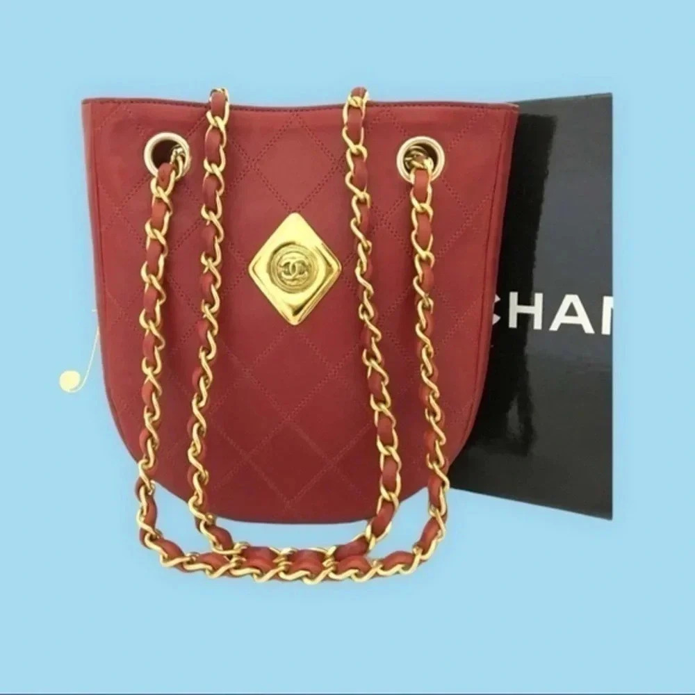 Chanel Vintage Red Leather Crossbody Bag - Picture 2 of 14